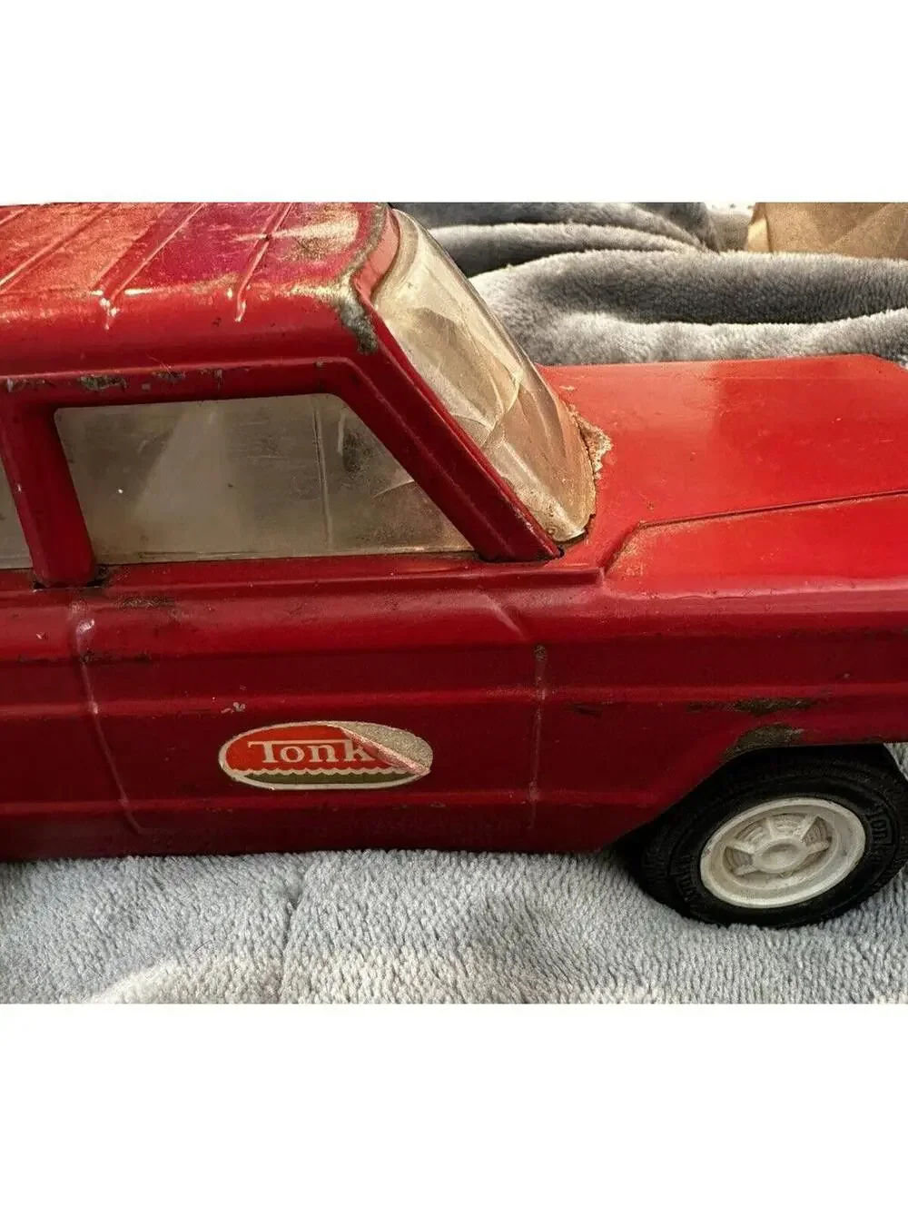 Vintage 1960's Tonka Red Jeep Wagoneer Pressed Steel Toy Truck 9